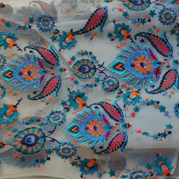 🆕 🌿SILK SUNDANCE EMBROIDERED MESH TOP🌿 - Picture 7 of 9